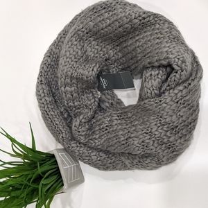 Abercrombie & Fitch Infinity Loop Neck Scarf